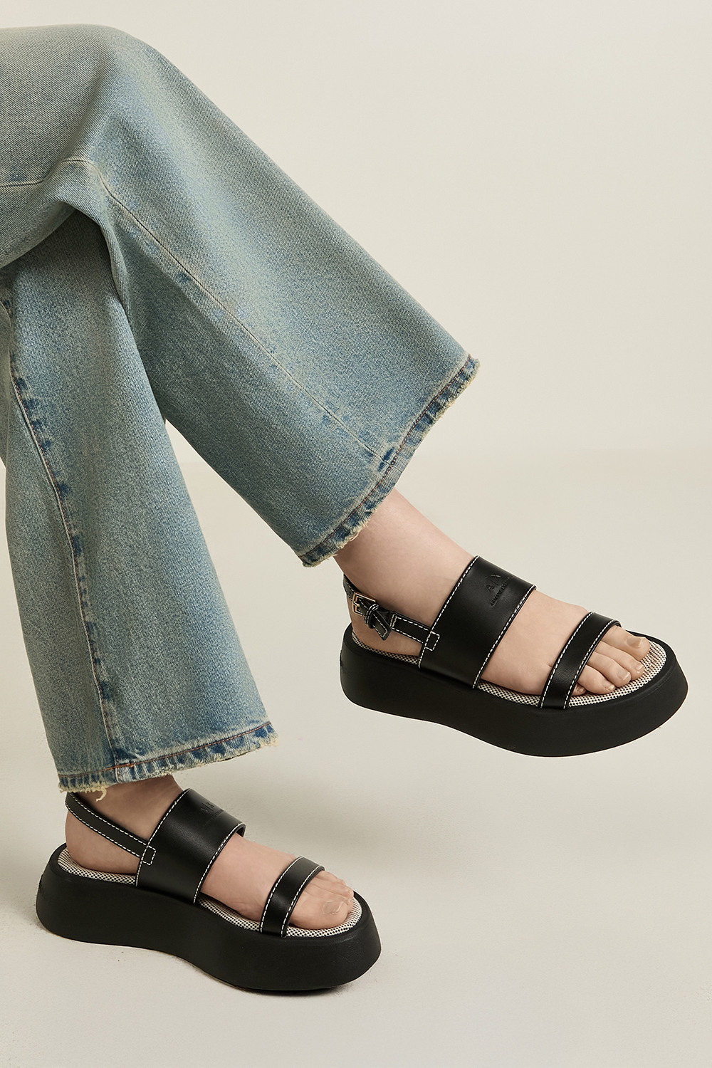 תמונת כל הלוק של סנדלי סלינג בק פלטפורמה